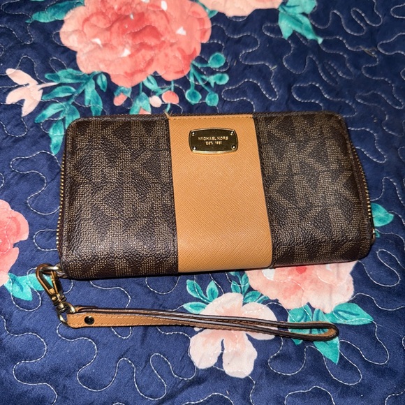 Michael Kors Black and Tan Wristlet - Picture 1 of 3